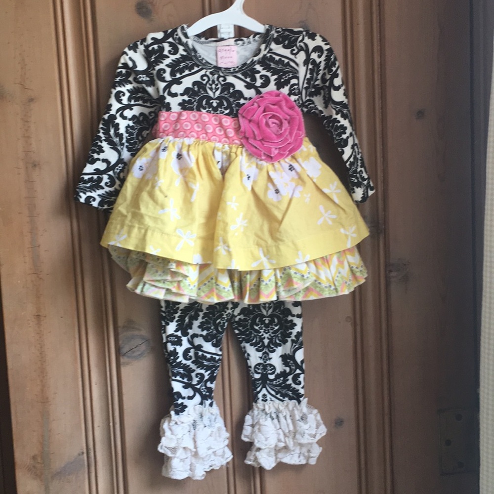 Giggle Moon Outfit